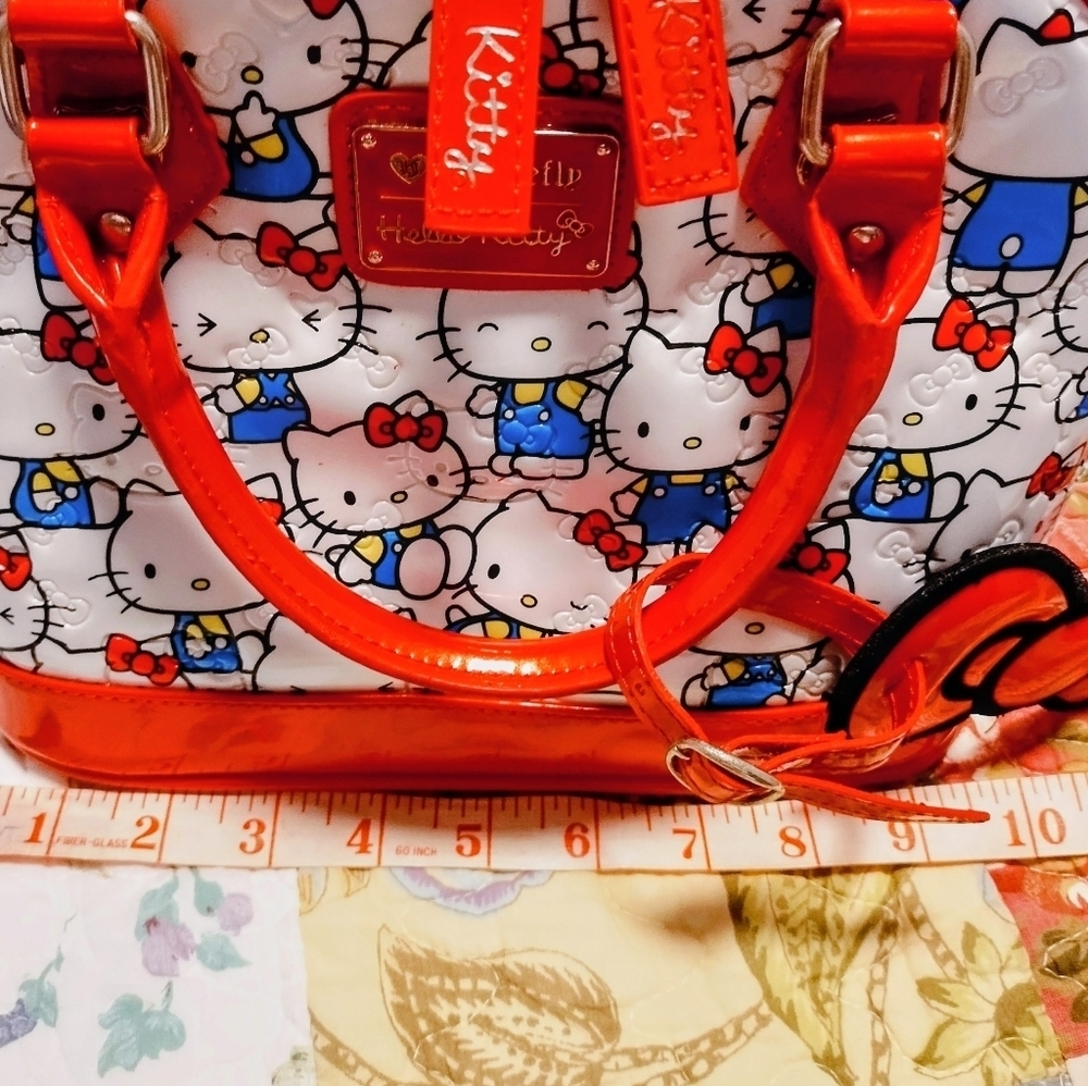 Loungefly Loves Hello Kitty Sanrio Embossed red Patent Dome Handbag - Picture 6 of 16